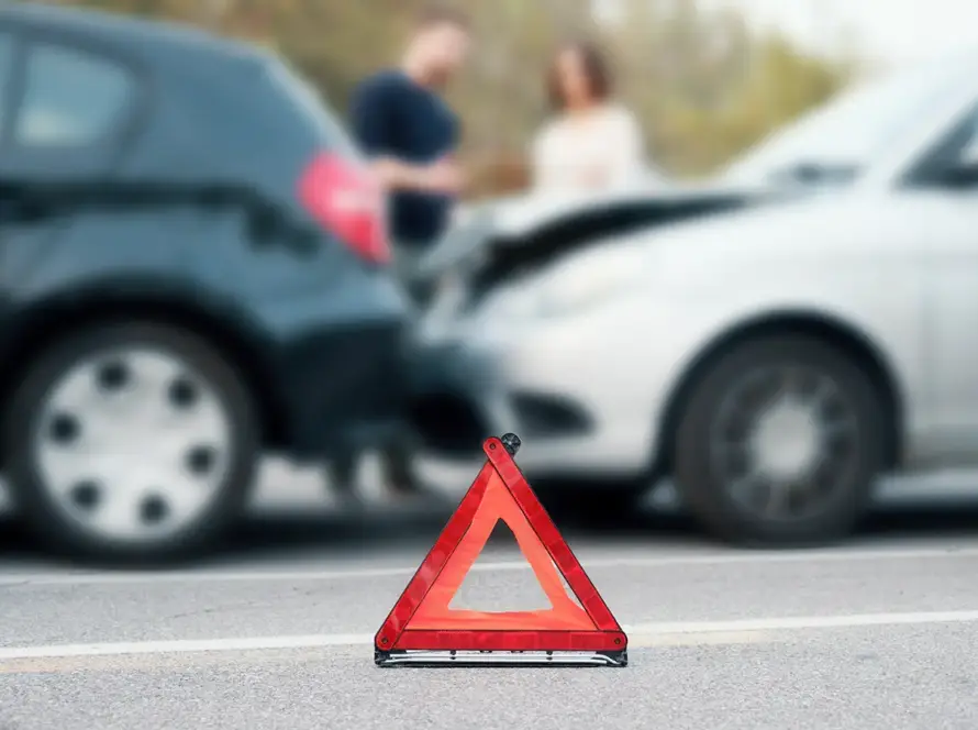 Co dělat při autonehodě nebo nepojízdnosti vozidla? – Novinky od 1. 7. 2025