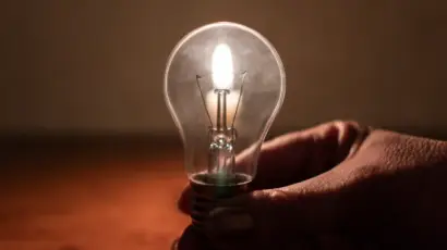 Jak pojistit škody způsobené blackoutem? Zjistěte, zda vaše pojistka kryje zkažené jídlo, zničenou elektroniku či ušlý zisk a jak postupovat.