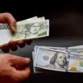 Co znamená slabší dolar pro výnosy korunových investorů?